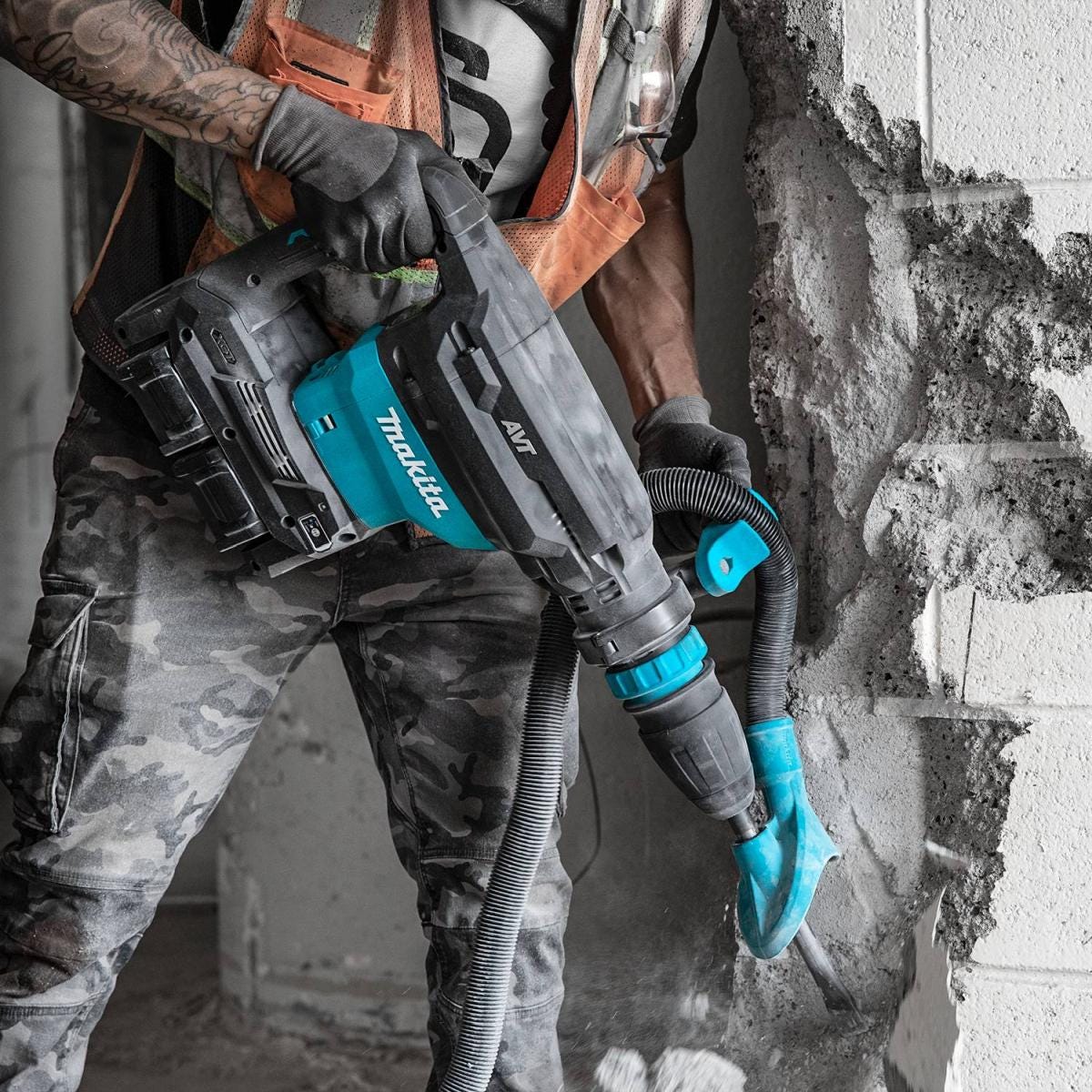 Makita GMH02PM 80V max (40V max X2) XGT Brushless 28 lb. 
SDS-MAX AVT Demolition Hammer Kit, AWS Capable (4.0Ah)