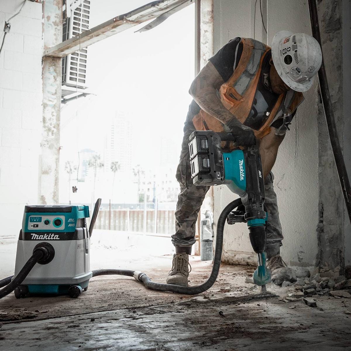 Makita GMH02PM 80V max (40V max X2) XGT Brushless 28 lb. 
SDS-MAX AVT Demolition Hammer Kit, AWS Capable (4.0Ah)