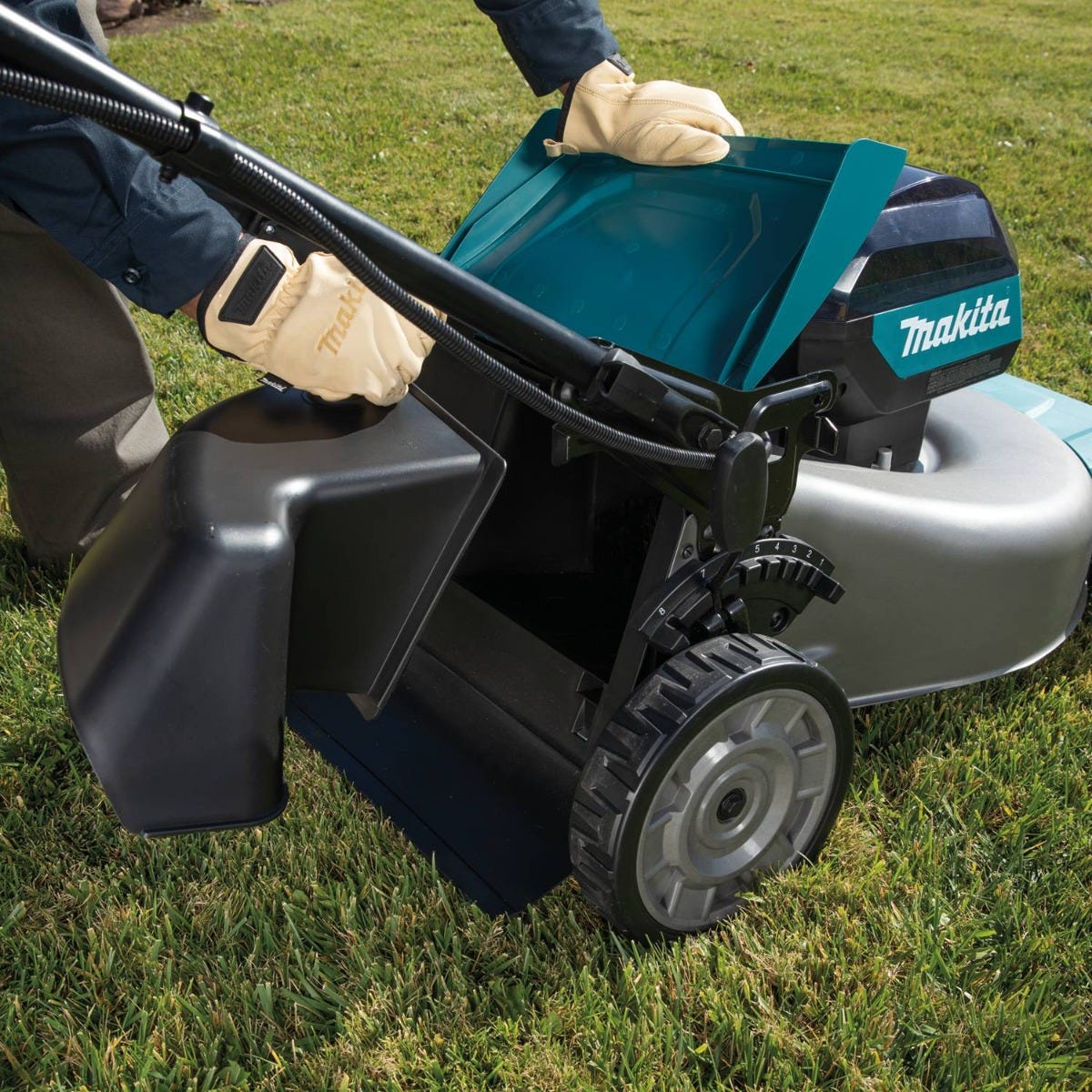 Makita GML01SM 40V max XGT Brushless 21" Self-Propelled Commercial Lawn Mower Kit (4.0Ah)