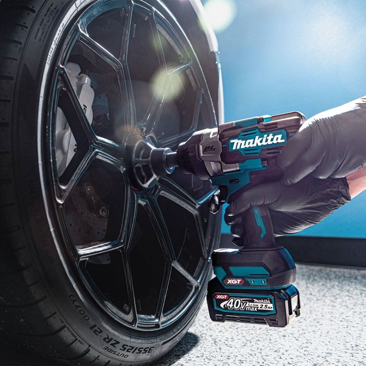 Makita GWT03D 40V max XGT Brushless Cordless 4-Speed High-Torque 1/2" Sq. Drive Impact Wrench Kit w/ Detent Anvil (2.5Ah)