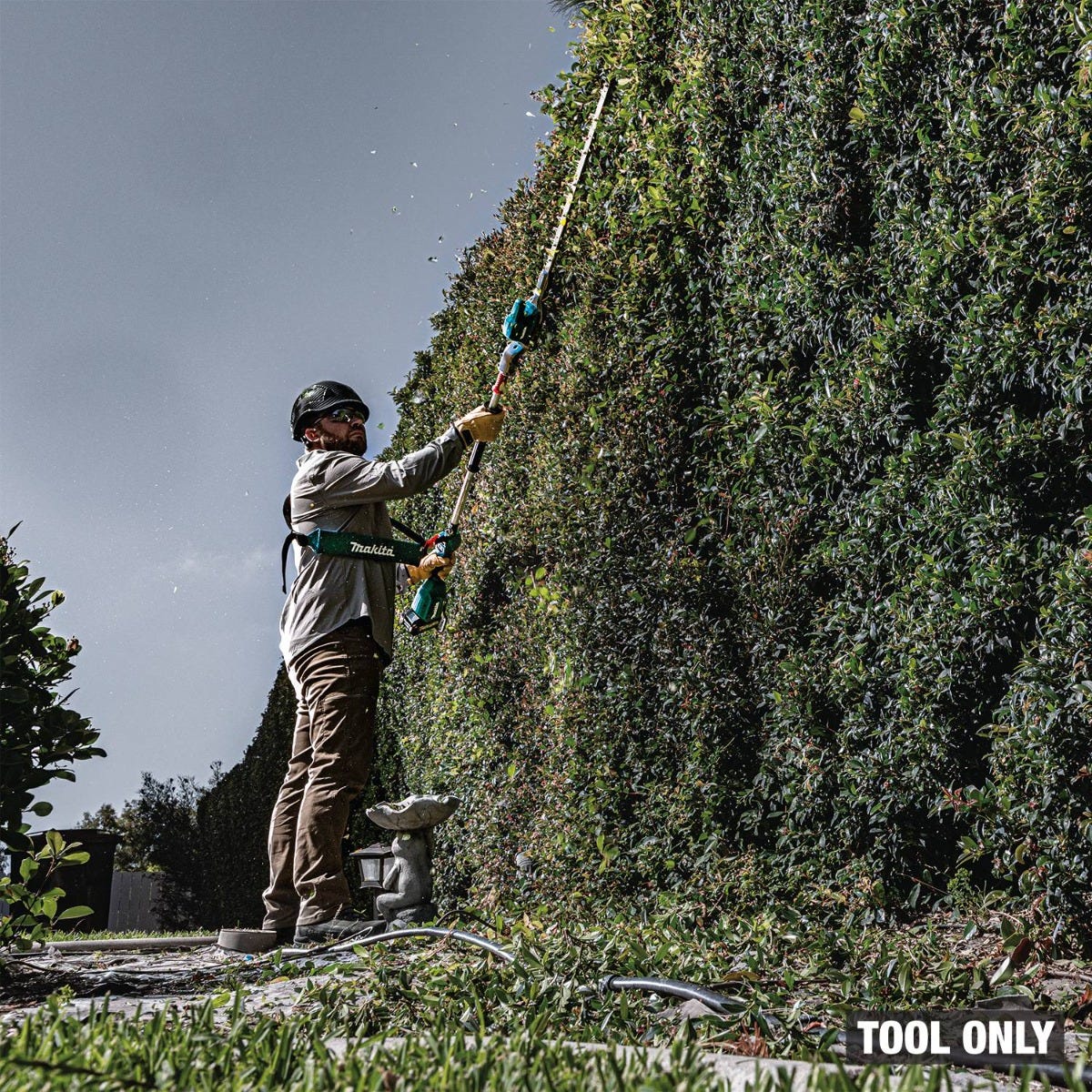 Makita GNU01Z 40V max XGT Brushless Cordless 24" Articulating Pole Hedge Trimmer, Tool Only