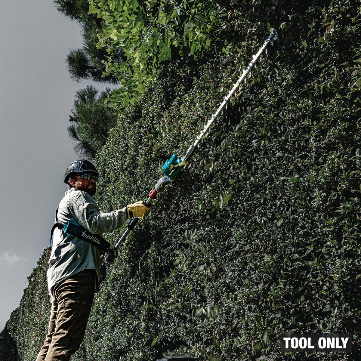 Makita GNU01Z 40V max XGT Brushless Cordless 24" Articulating Pole Hedge Trimmer, Tool Only