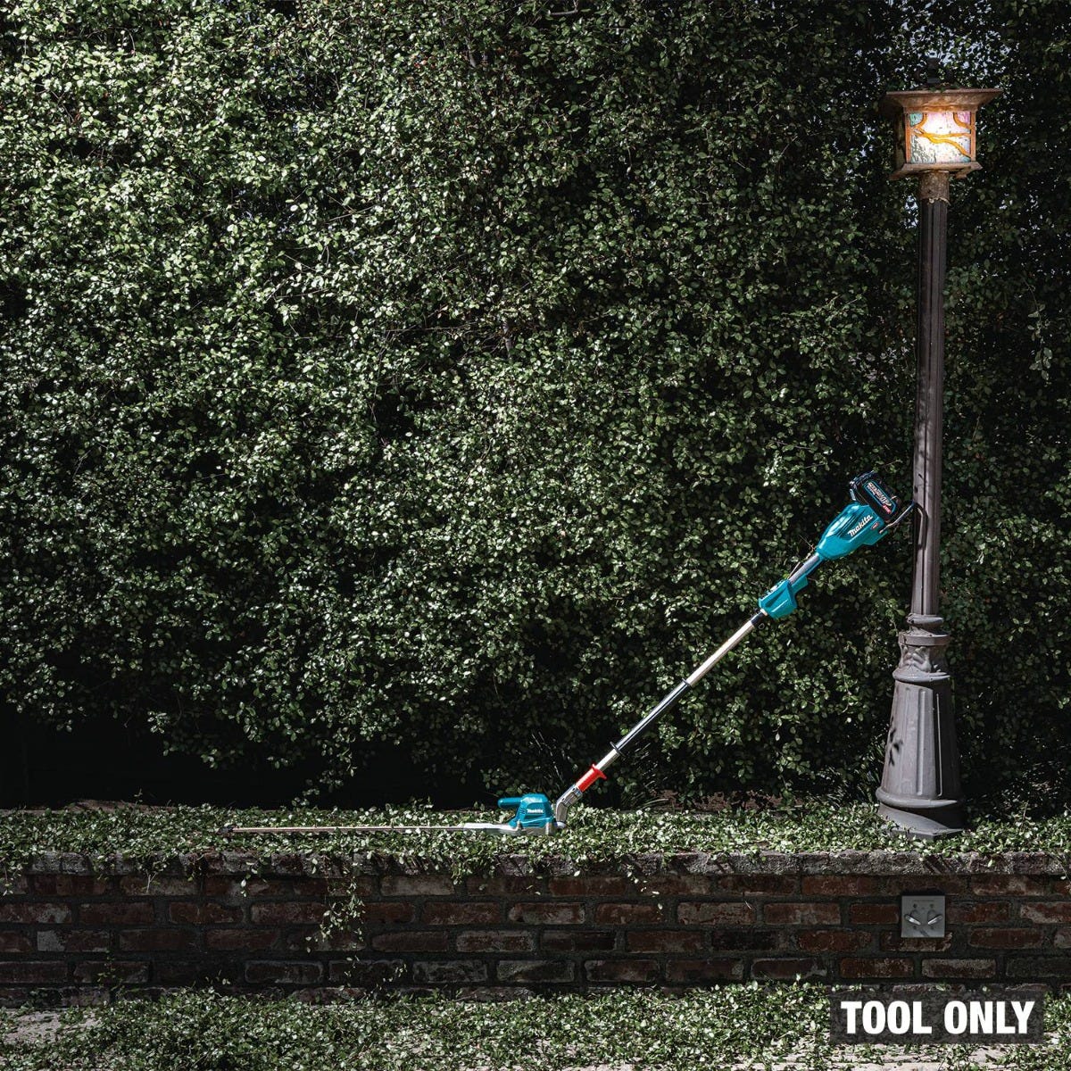 Makita GNU01Z 40V max XGT Brushless Cordless 24" Articulating Pole Hedge Trimmer, Tool Only