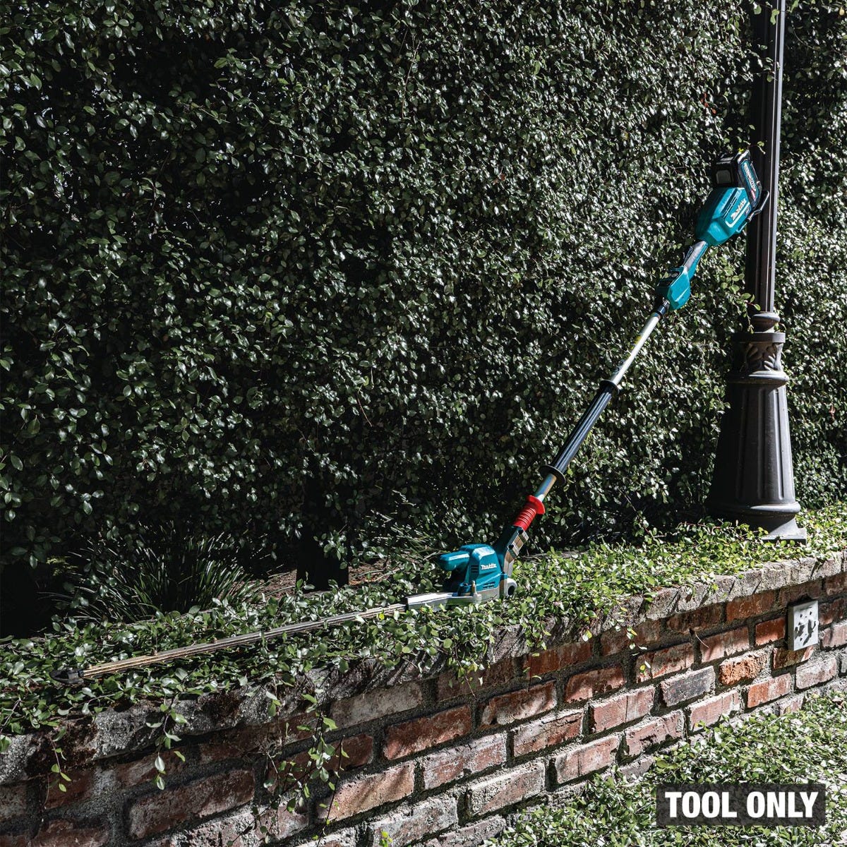 Makita GNU01Z 40V max XGT Brushless Cordless 24" Articulating Pole Hedge Trimmer, Tool Only