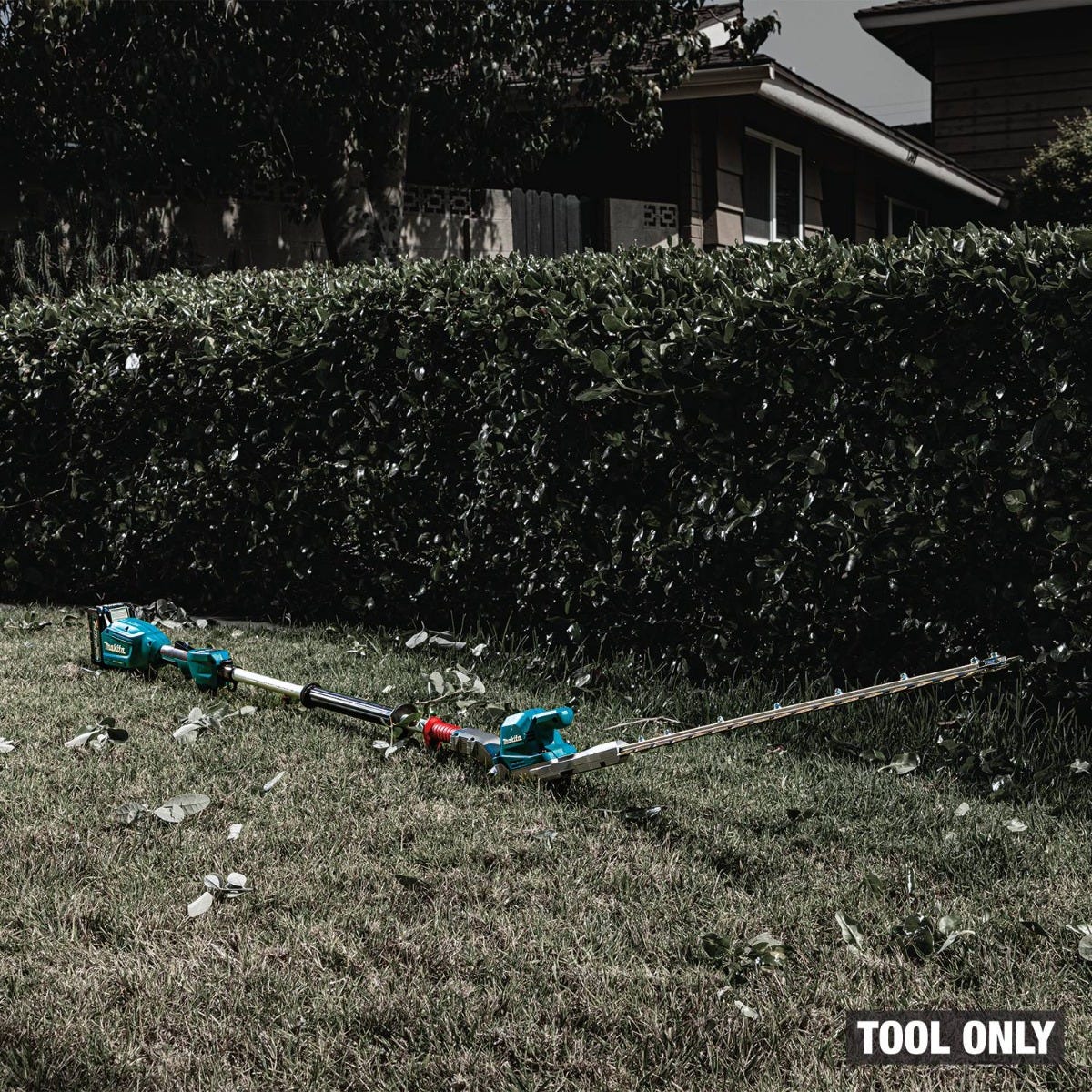 Makita GNU01Z 40V max XGT Brushless Cordless 24" Articulating Pole Hedge Trimmer, Tool Only