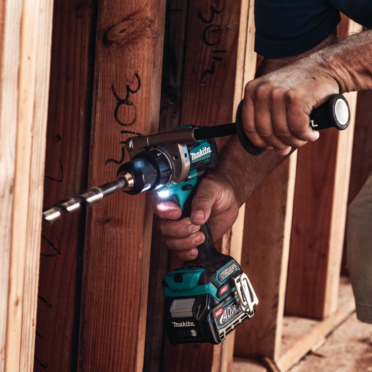 Makita GT201M1D1 40V max XGT Brushless Cordless 2-Pc. Combo Kit (2.5Ah/4.0Ah)