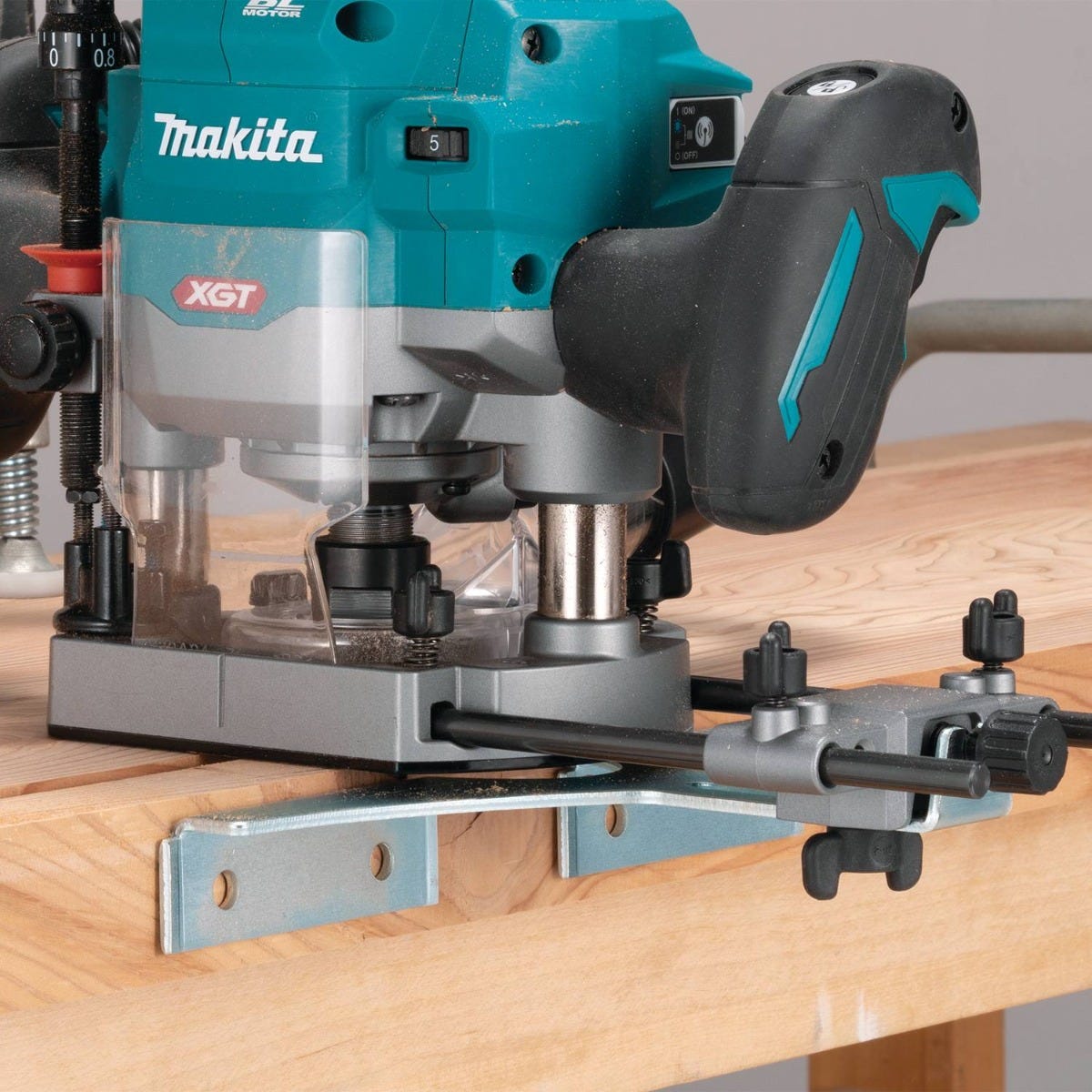 Makita GPR01Z 40V max XGT Brushless Cordless 2-1/4 Maximum HP Plunge Router, Tool Only