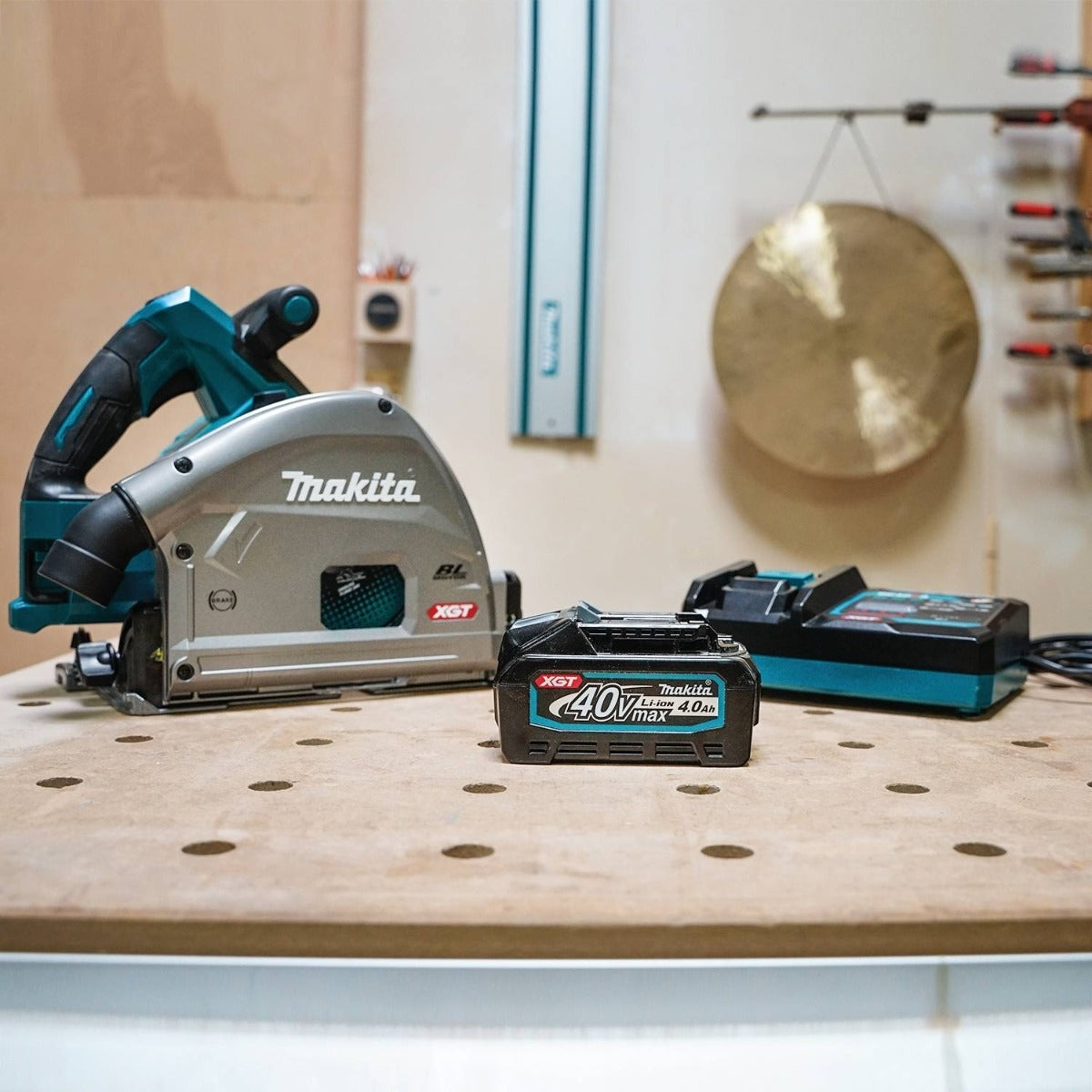 *** MUST COMPLETE ONLINE FORM AT MAKITATOOLS.COM/EREBATES TO RECEIVE FREE ITEM*** Ships separately from Makita.