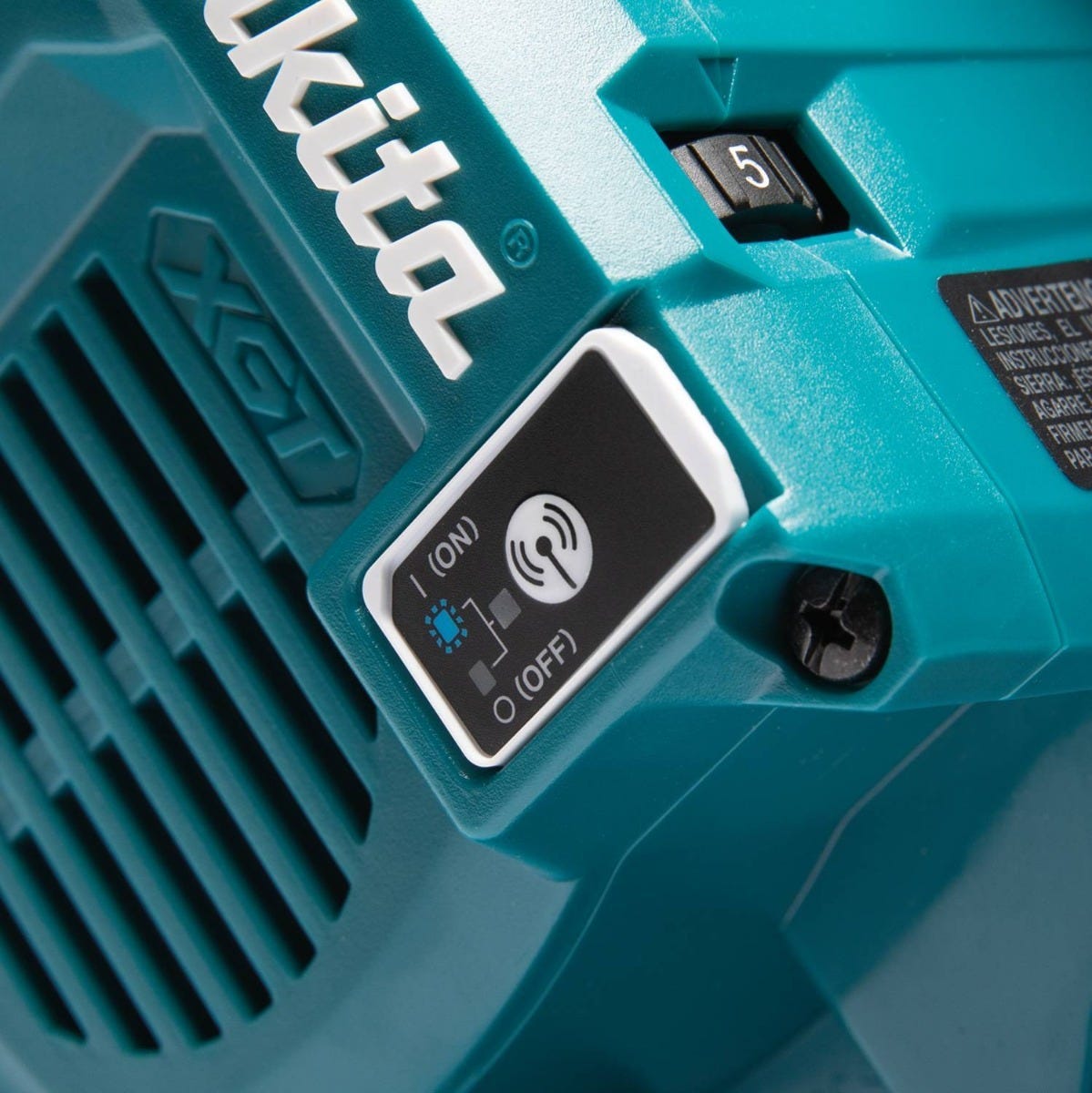 Makita 40V max XGT Brushless 2.1 Gal. HEPA Dry Dust Extractor Kit AWS (4.0Ah) w/ 40V max XGT 6-1/2" Plunge Circular Saw