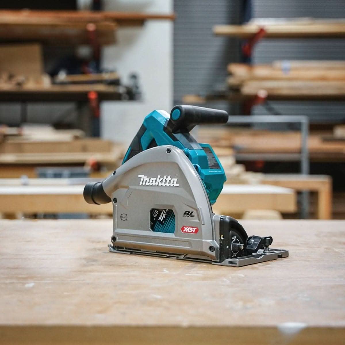 Makita 40V max XGT Brushless 4 Gal. HEPA Dry Dust Extractor Kit AWS (4.0Ah) w/ 40V max XGT 6-1/2" Plunge Circular Saw