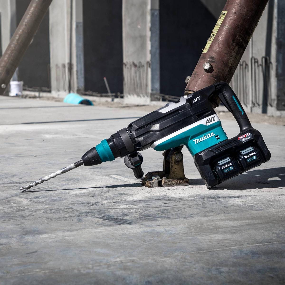 Makita GRH06PM 80V max (40V max X2) XGT Brushless 2" SDS-MAX AVT Rotary Hammer Kit, AFT, AWS Capable (4.0Ah)