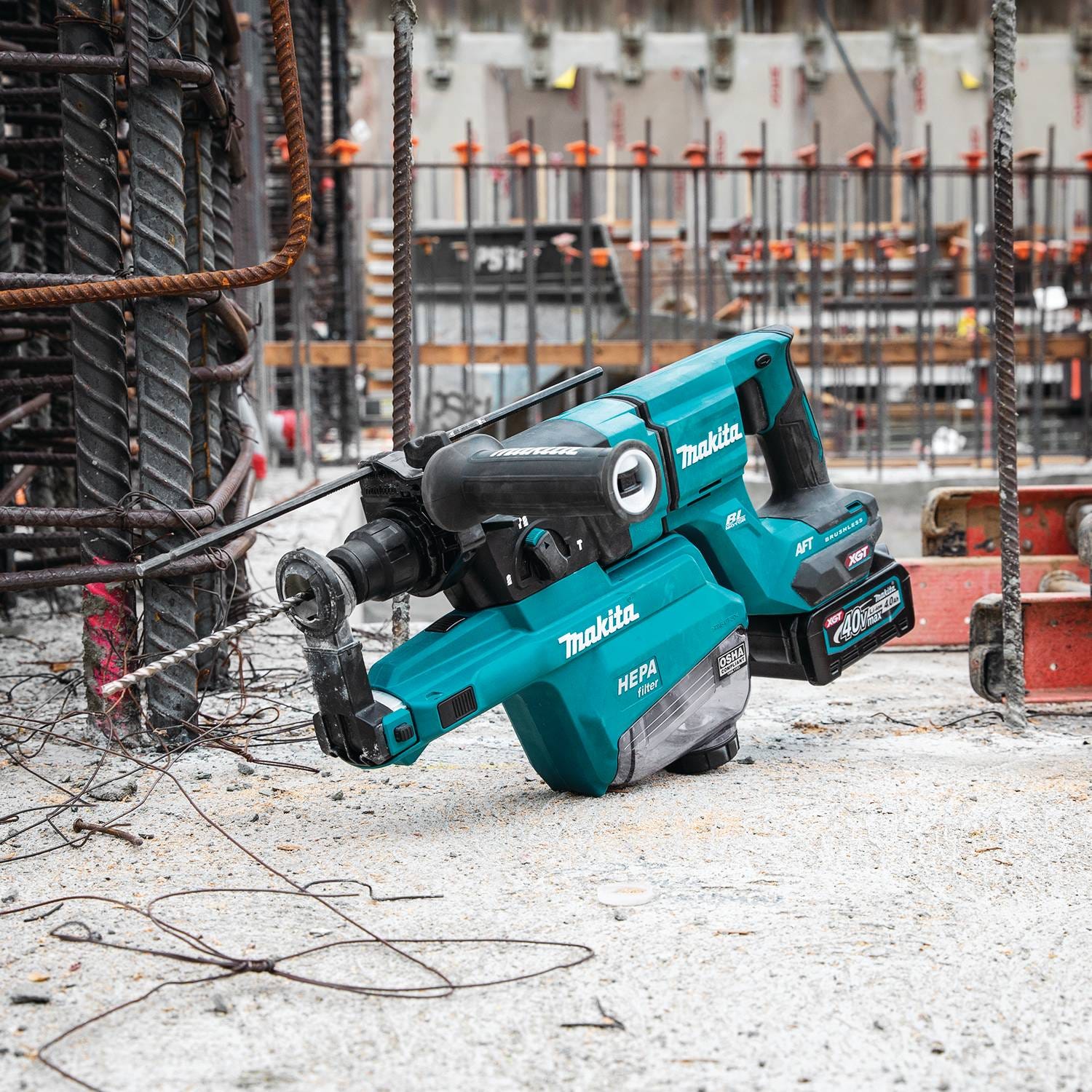 Makita GRH07M1W 40V max XGT Brushless 1-1/8" SDS-PLUS AVT Rotary Hammer (D-Handle) Kit w/ Dust Extractor, AFT, AWS Capable (4.0Ah)