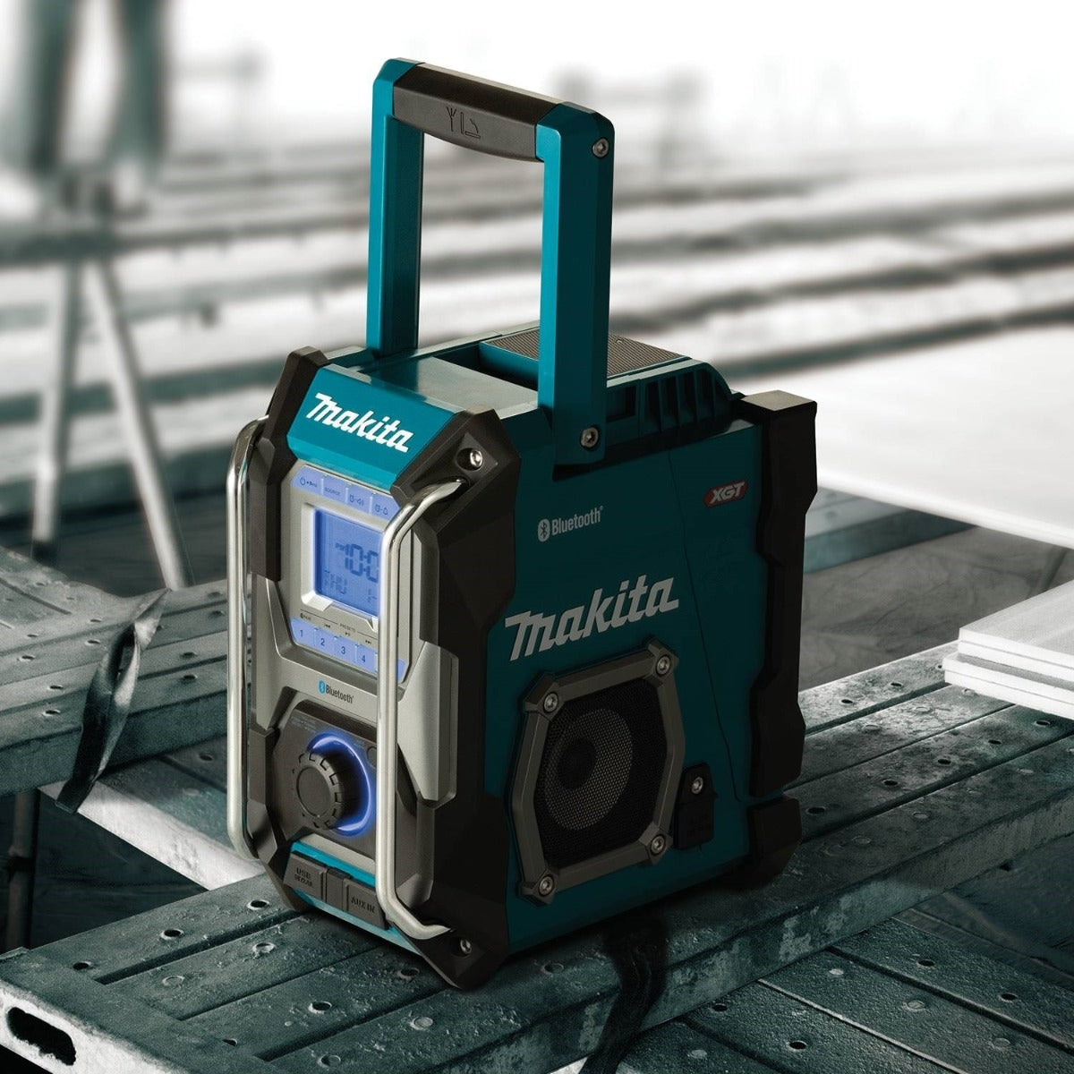 *** MUST COMPLETE ONLINE FORM AT MAKITATOOLS.COM/EREBATES TO RECEIVE FREE ITEM*** Ships separately from Makita.