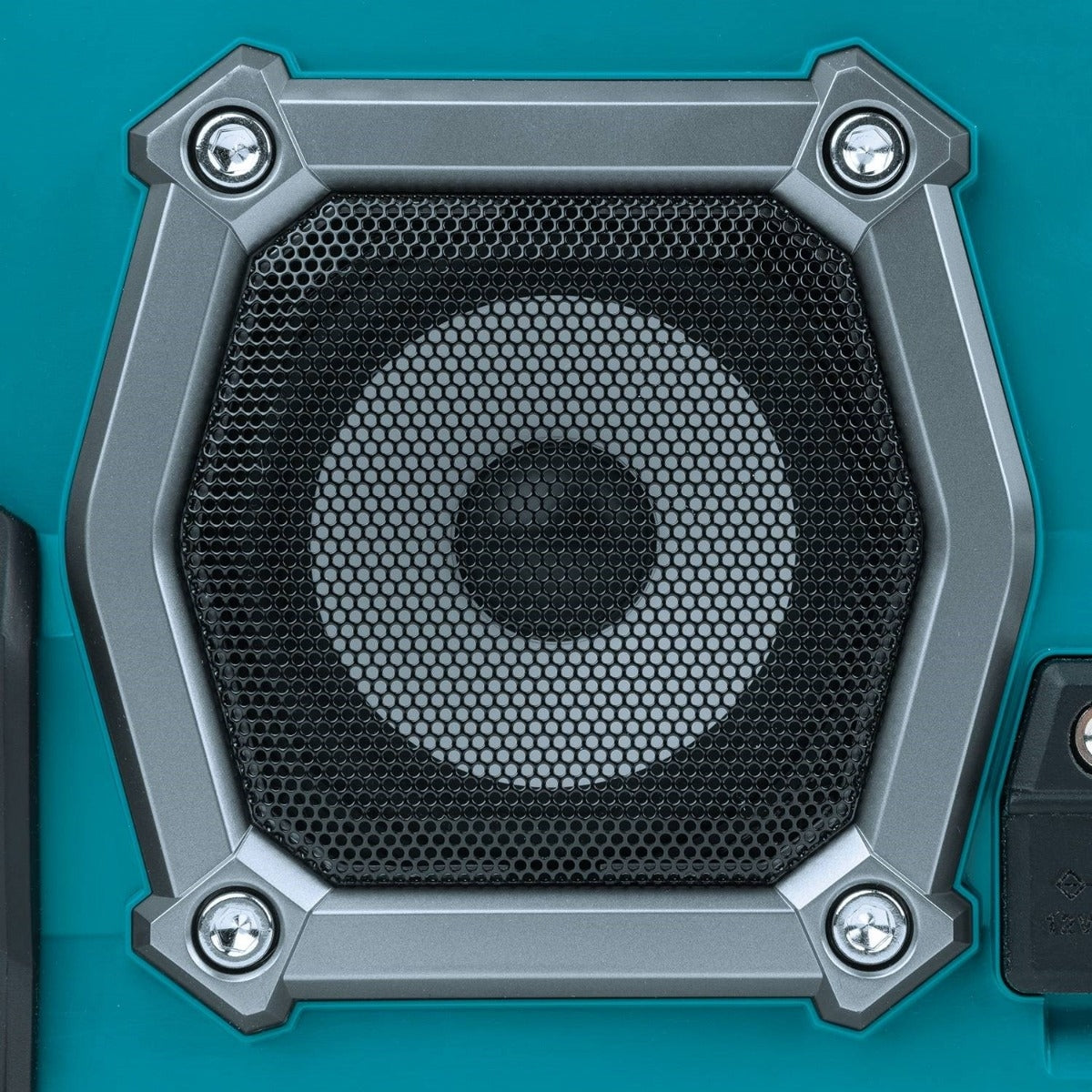 *** MUST COMPLETE ONLINE FORM AT MAKITATOOLS.COM/EREBATES TO RECEIVE FREE ITEM*** Ships separately from Makita.