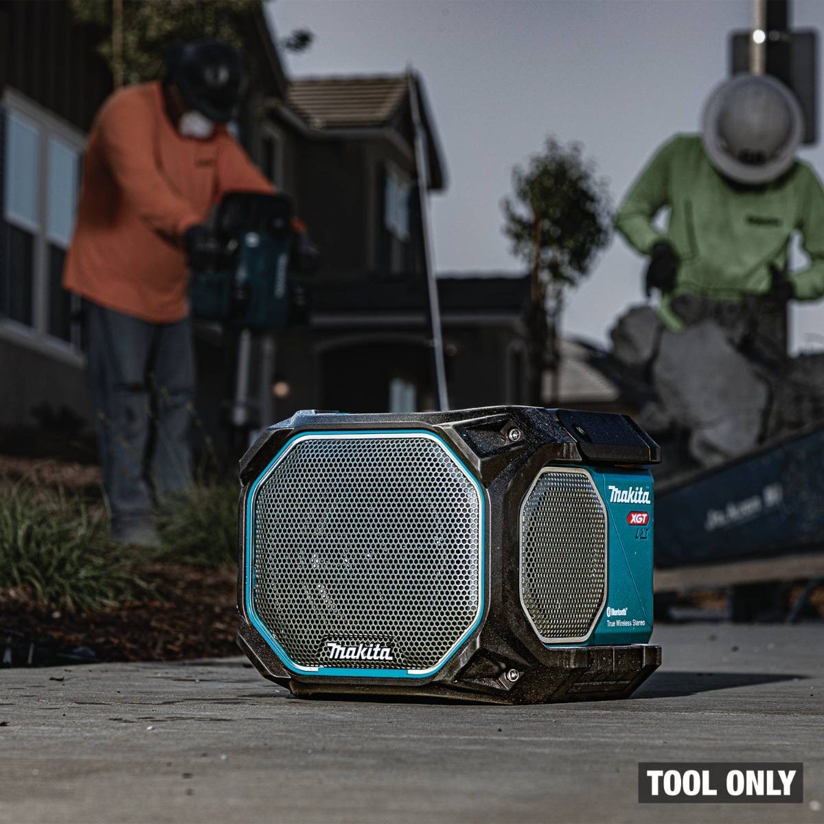Makita GRM05 40V max XGT / 18V LXT LithiumIon Cordless/Corded Bluetooth Job Site Speaker, Tool Only