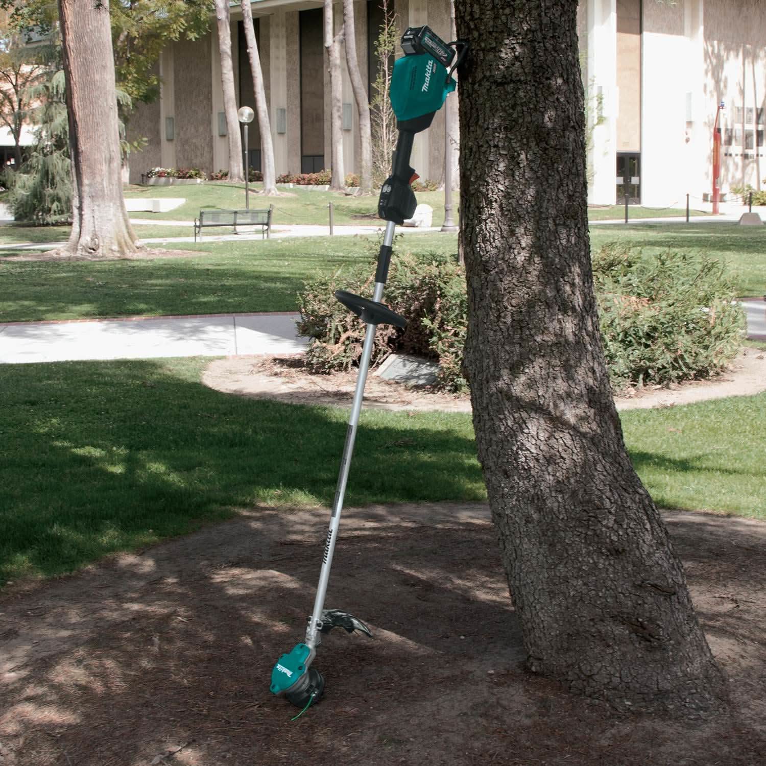 Makita GRU01M1 40V max XGT Brushless Cordless 15" String Trimmer Kit (4.0Ah)