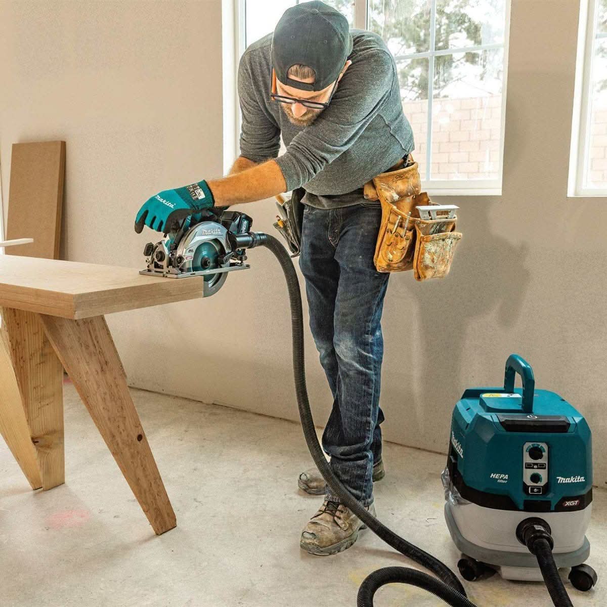 Makita 40V max XGT Brushless 6-1/2" Circular Saw Kit AWS Capable (4.0Ah) w/ 40V max XGT 13" Fan