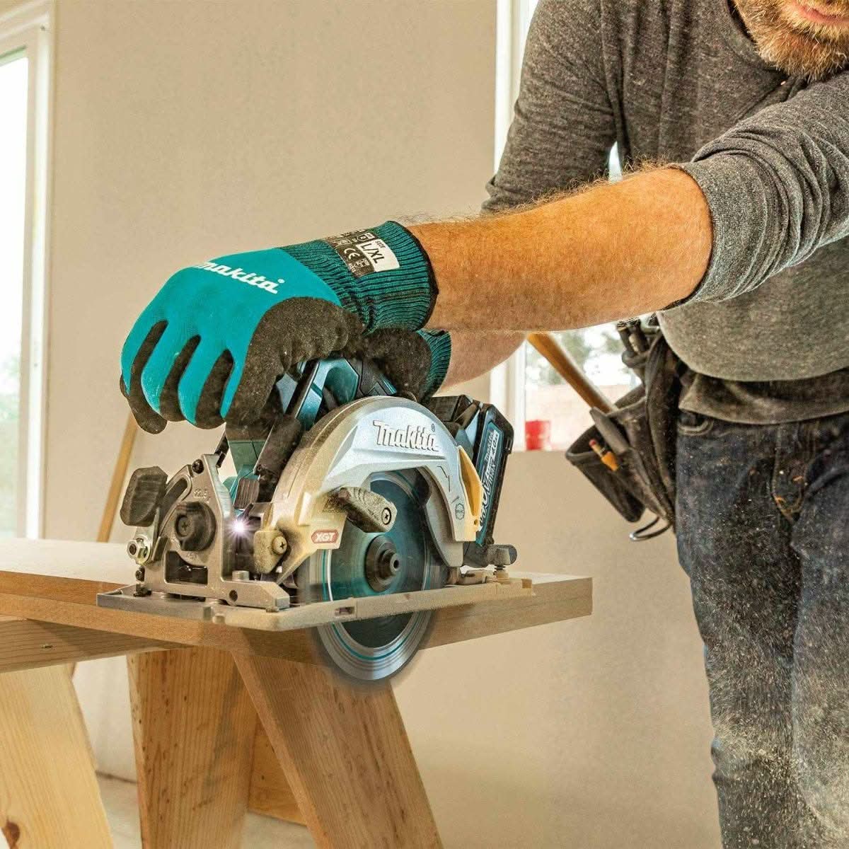 Makita 40V max XGT Brushless 6-1/2" Circular Saw Kit AWS Capable (4.0Ah) w/ 40V max XGT 13" Fan