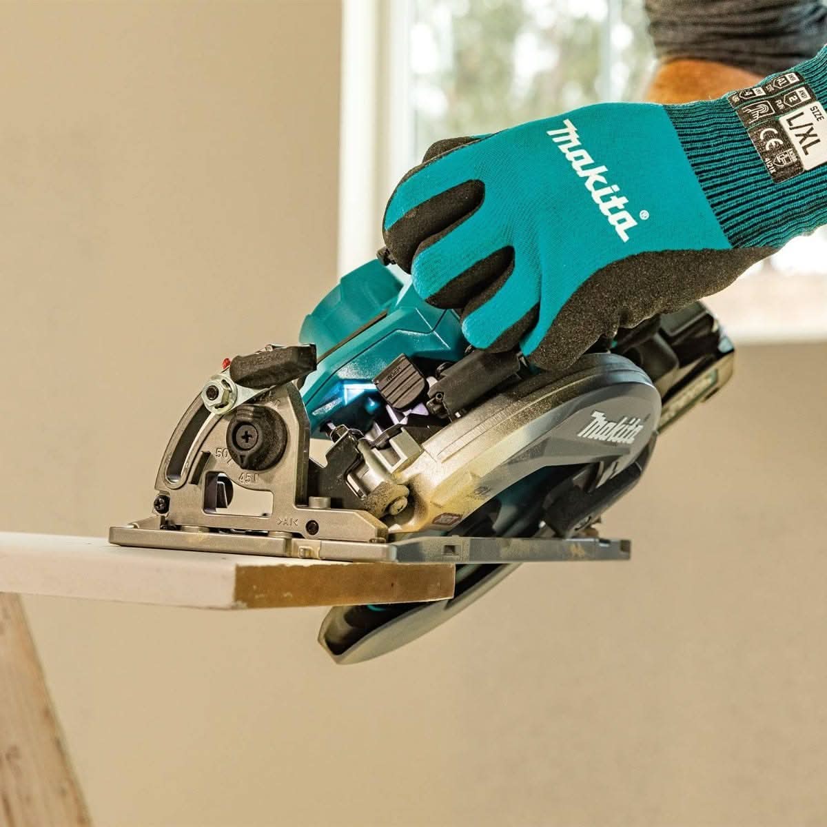 Makita 40V max XGT Brushless 6-1/2" Circular Saw Kit AWS Capable (4.0Ah) w/ 40V max XGT 13" Fan