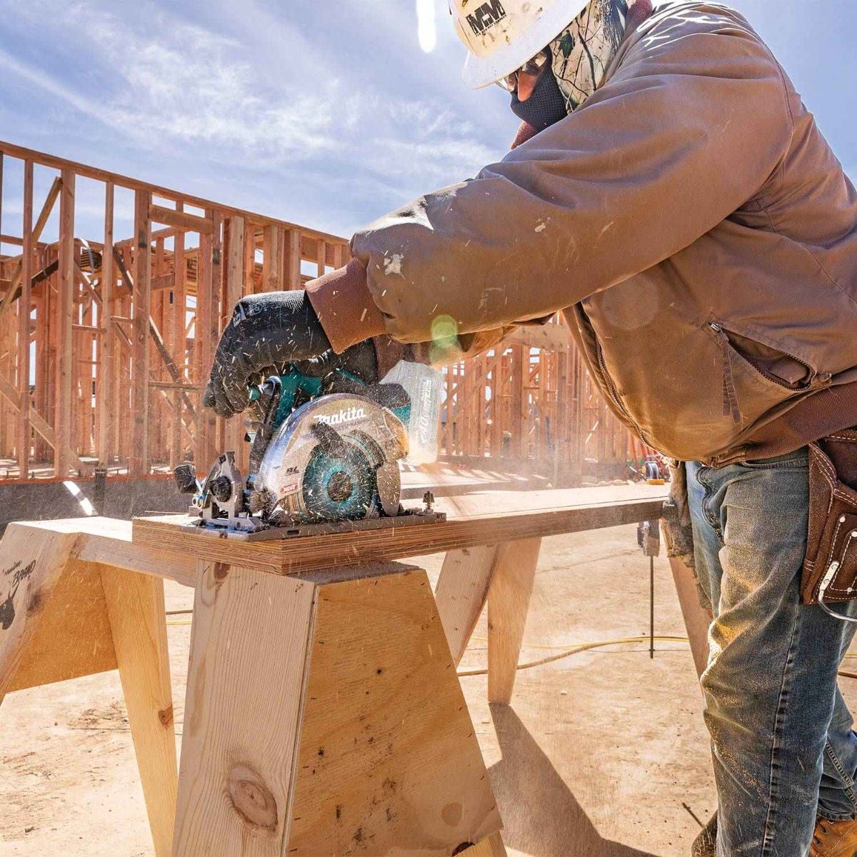 Makita GSH05Z 40V max XGT Brushless Cordless 6-1/2" Circular Saw, AWS Capable, Tool Only