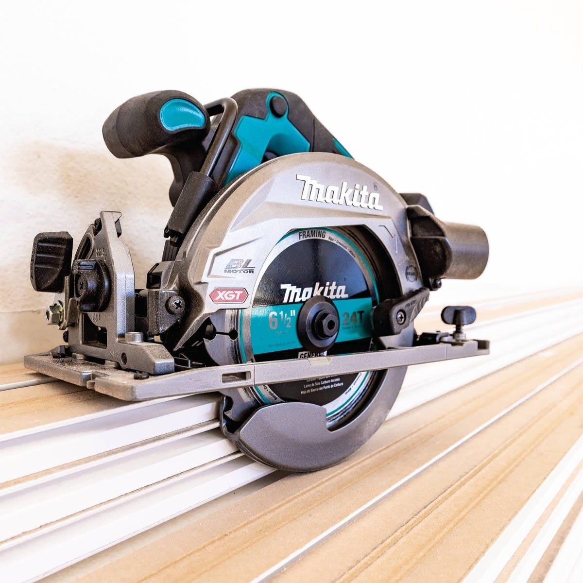 Makita GSH05Z 40V max XGT Brushless Cordless 6-1/2" Circular Saw, AWS Capable, Tool Only