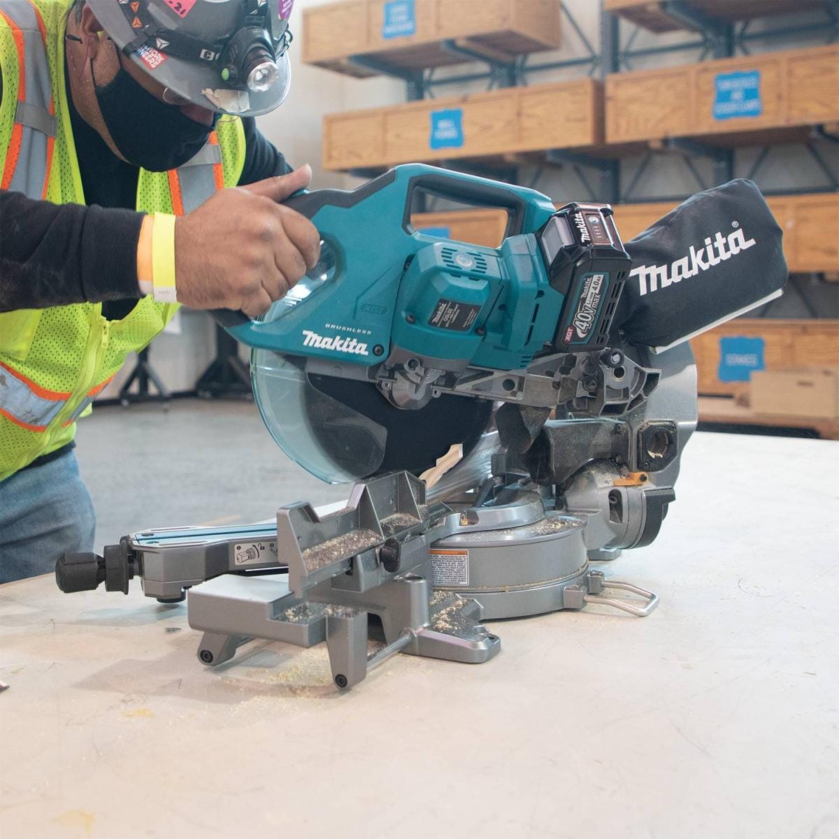 Makita GSL02M1 40V max XGT Brushless Cordless 8-1/2" Dual-Bevel Sliding Compound Miter Saw Kit, AWS Capable (4.0Ah)
