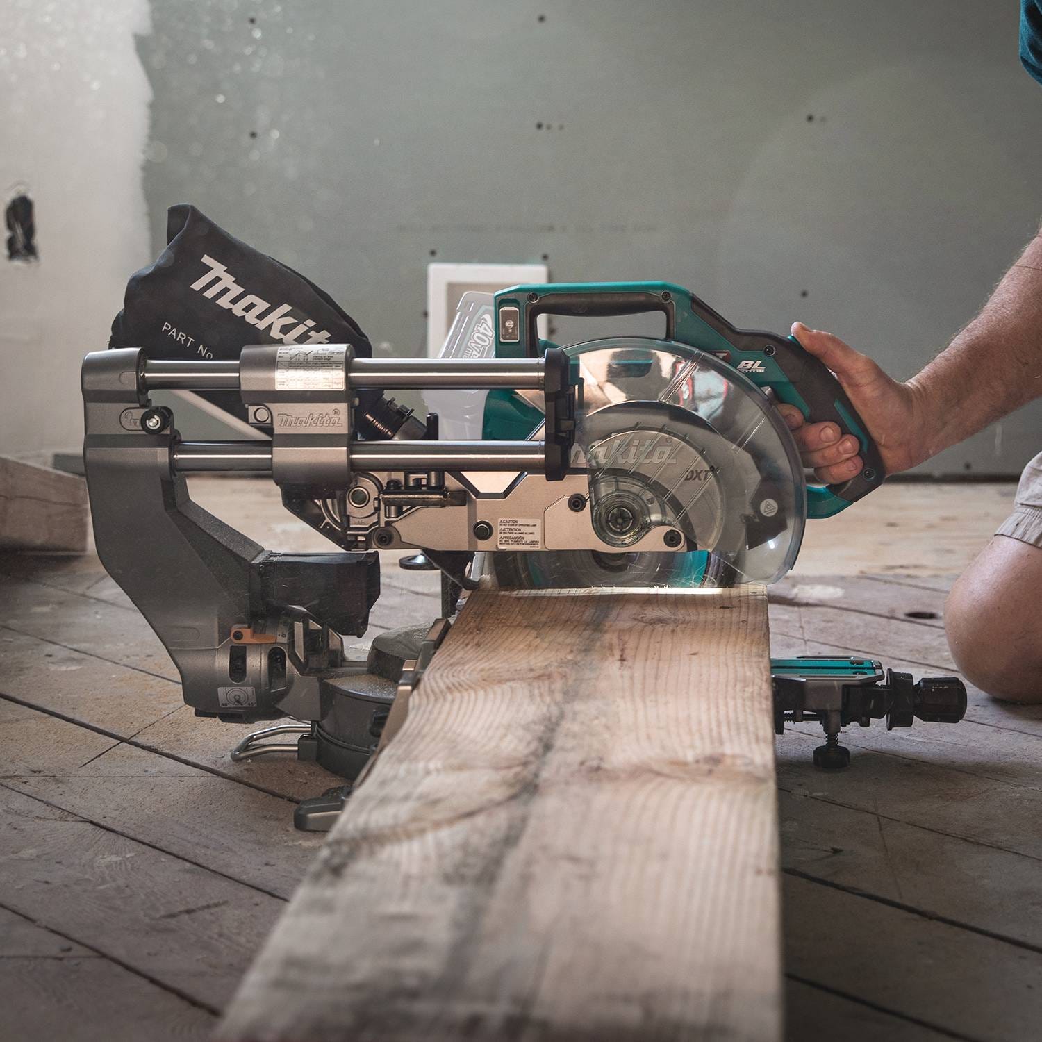 Makita GSL02Z 40V max XGT Brushless Cordless 8-1/2" Dual-Bevel Sliding Compound Miter Saw, AWS Capable, Tool Only