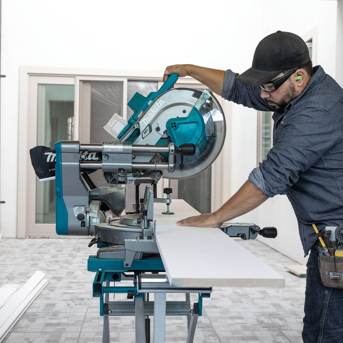 Makita GSL04Z 40V max XGT Brushless Cordless 12" Dual-Bevel Sliding Compound Miter Saw, AWS Capable, Tool Only