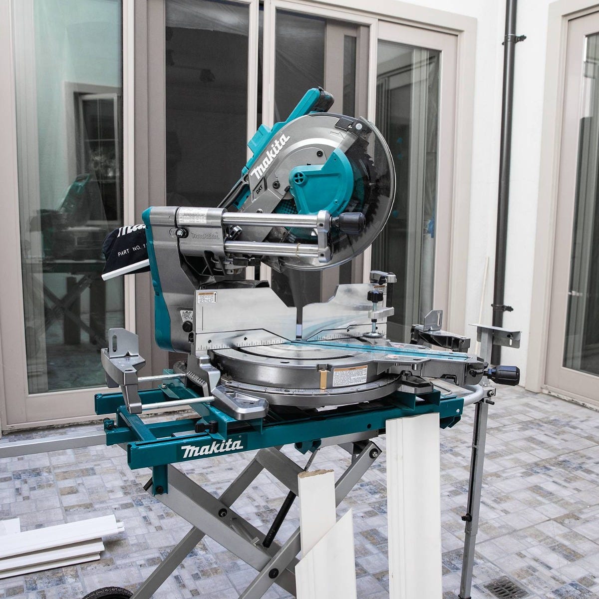 Makita GSL04Z 40V max XGT Brushless Cordless 12" Dual-Bevel Sliding Compound Miter Saw, AWS Capable, Tool Only