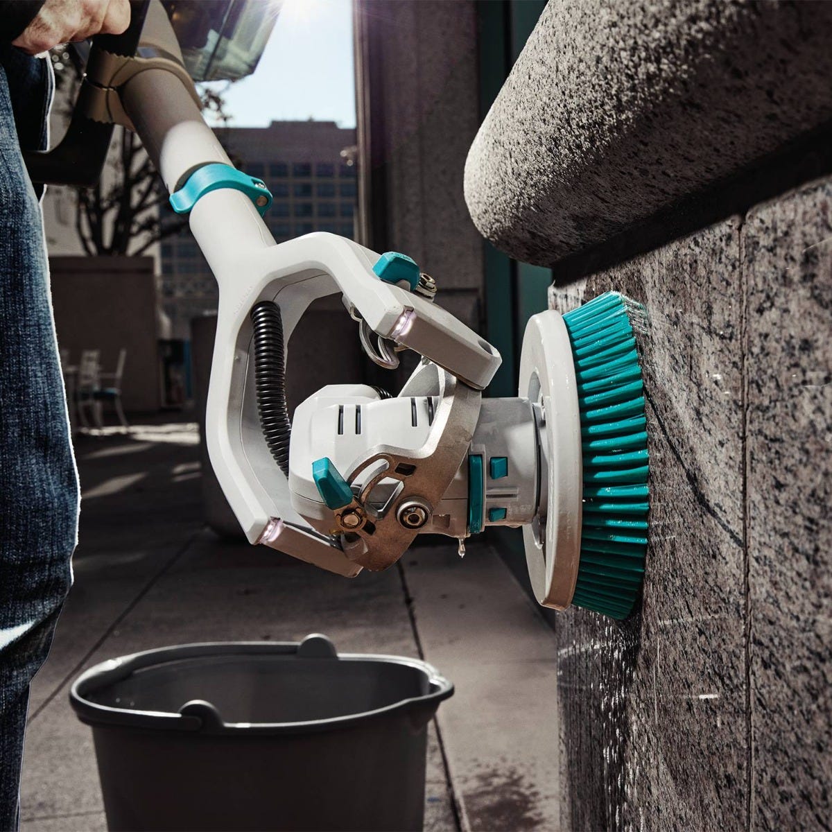 Makita GSP01M1 40V max XGTÂ® Brushless Cordless Telescoping 8" Polisher / Scrubber Kit, (4.0Ah)