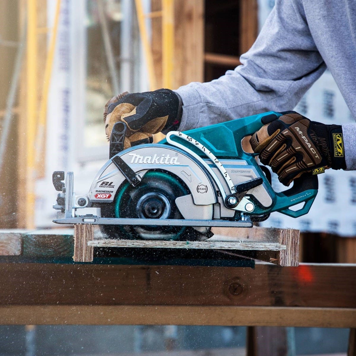 Makita GSR01M1 40V max XGT Brushless Cordless Rear Handle 7-1/4" Circular Saw Kit (4.0Ah)