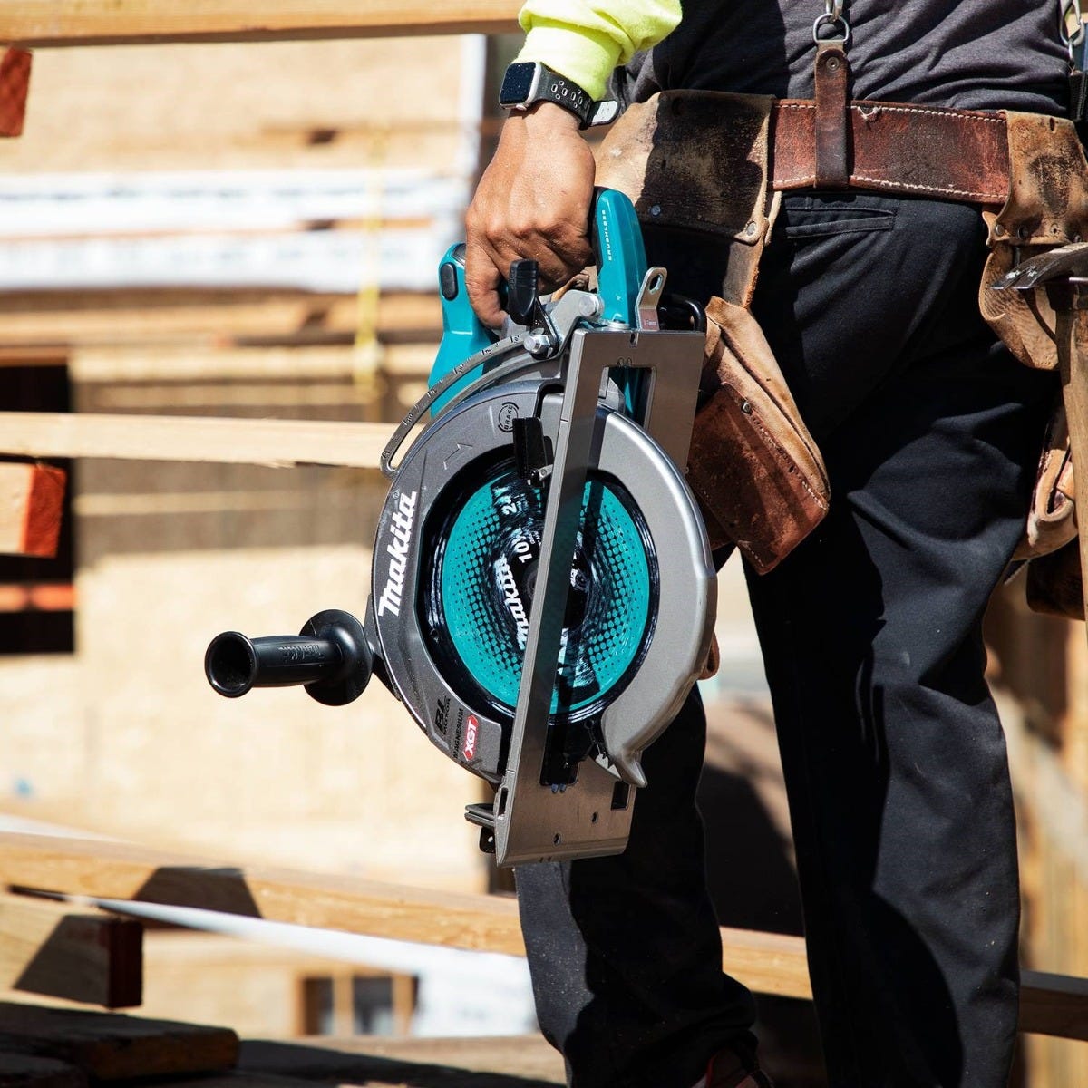 Makita GSR02M1 40V max XGT Brushless Cordless Rear Handle 10-1/4" Circular Saw Kit, AWS Capable (4.0Ah)