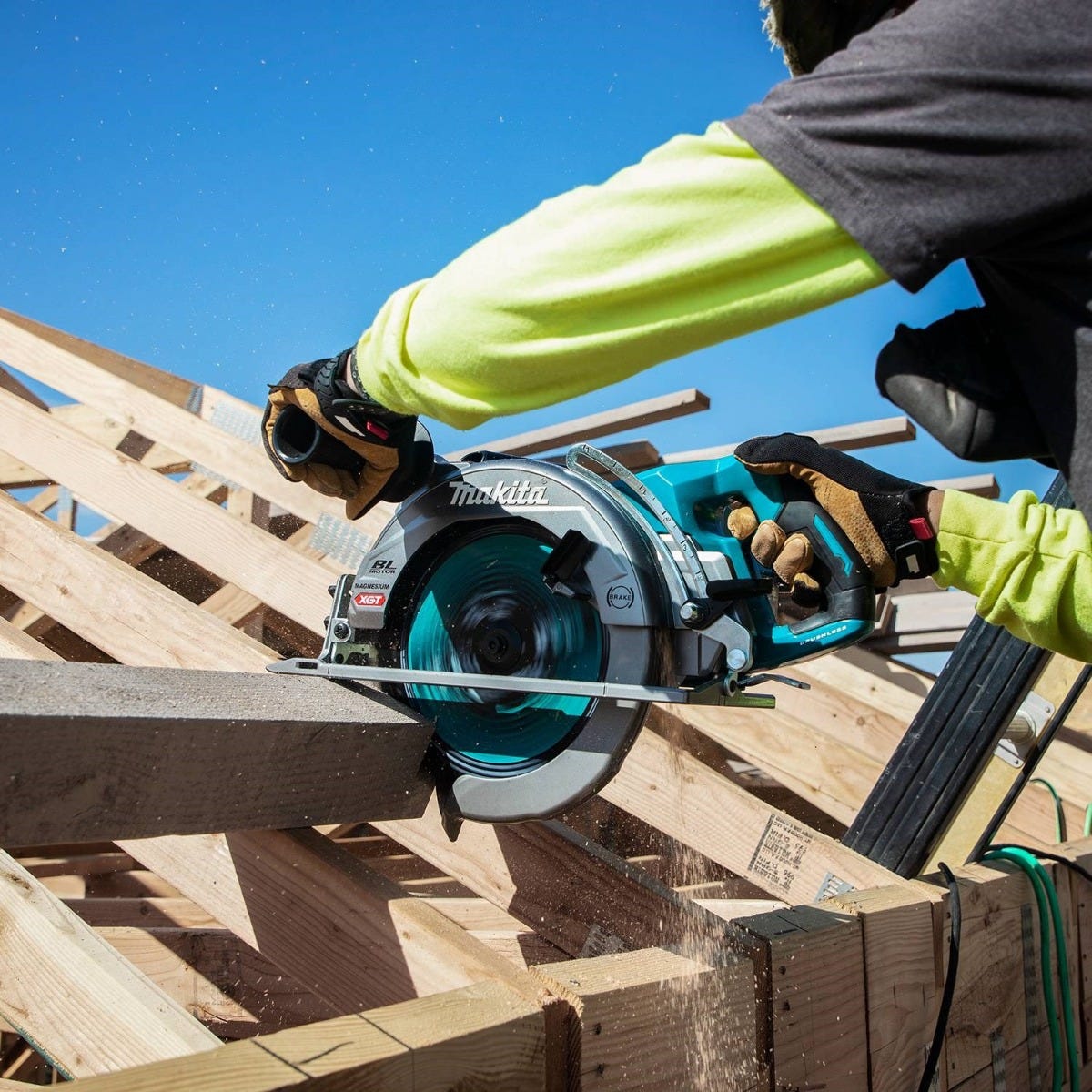 Makita GSR02M1 40V max XGT Brushless Cordless Rear Handle 10-1/4" Circular Saw Kit, AWS Capable (4.0Ah)