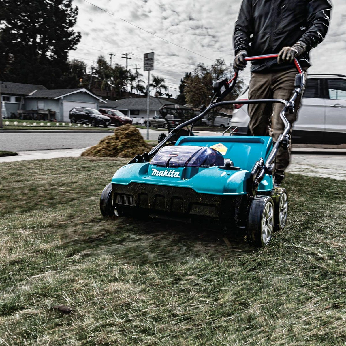 Makita GVU01SM 40V max XGT Brushless Cordless 15" Dethatcher / Scarifier Kit (4.0Ah)