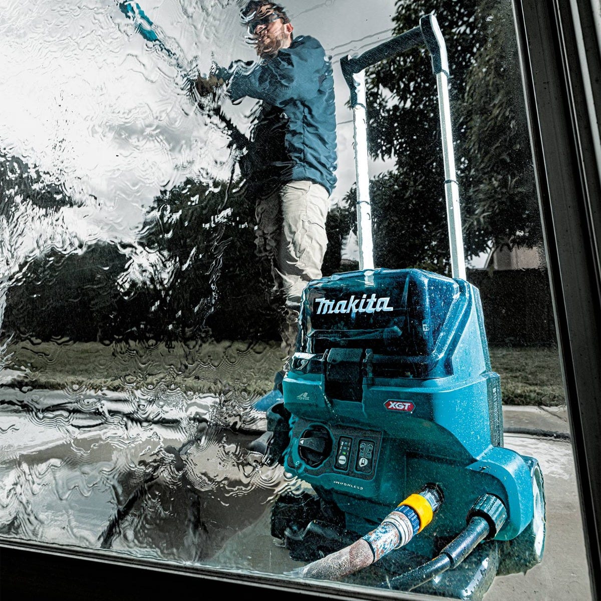 Makita GWH01Z 40V max XGT Brushless Cordless 1300 PSI 1.5 GPM Pressure Washer, Tool Only