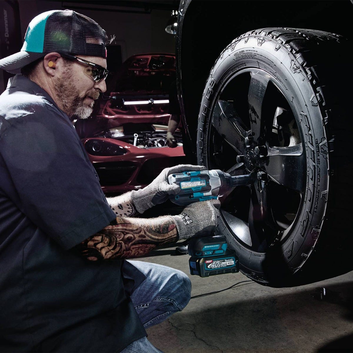 Makita GWT02D 40V max XGT Brushless Cordless 4-Speed High-Torque 1/2" Sq. Drive Impact Wrench Kit w/ Friction Ring Anvil (2.5Ah)