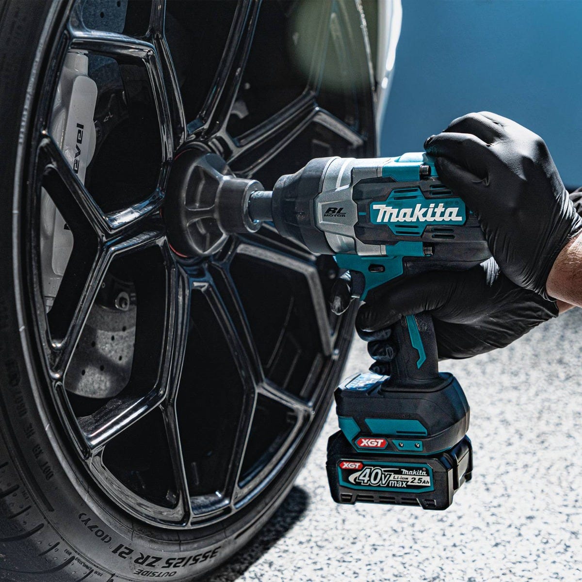 Makita GWT02D 40V max XGT Brushless Cordless 4-Speed High-Torque 1/2" Sq. Drive Impact Wrench Kit w/ Friction Ring Anvil (2.5Ah)
