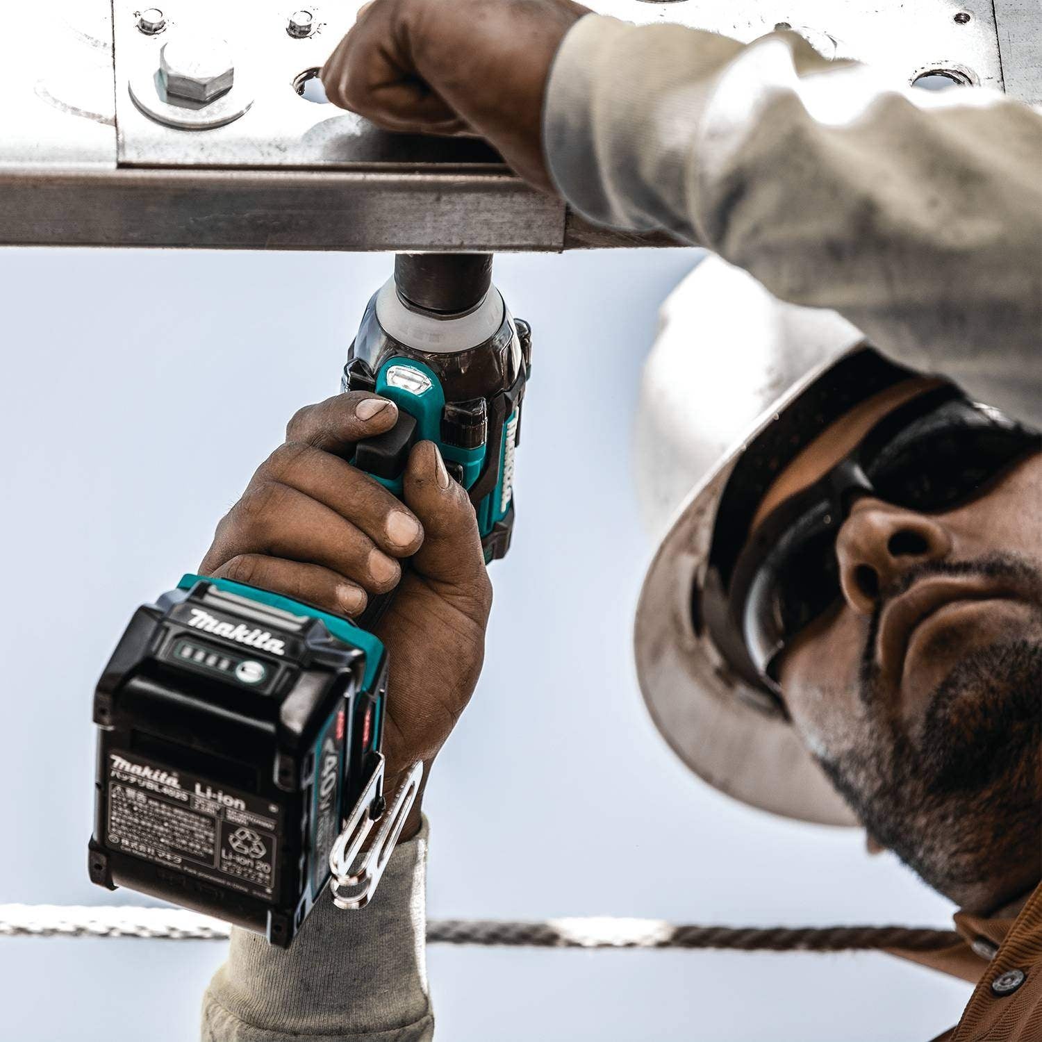 Makita GWT05D 40V max XGT Brushless Cordless 4-Speed 1/2" Sq. Drive Impact Wrench Kit w/ Detent Anvil (2.5Ah)