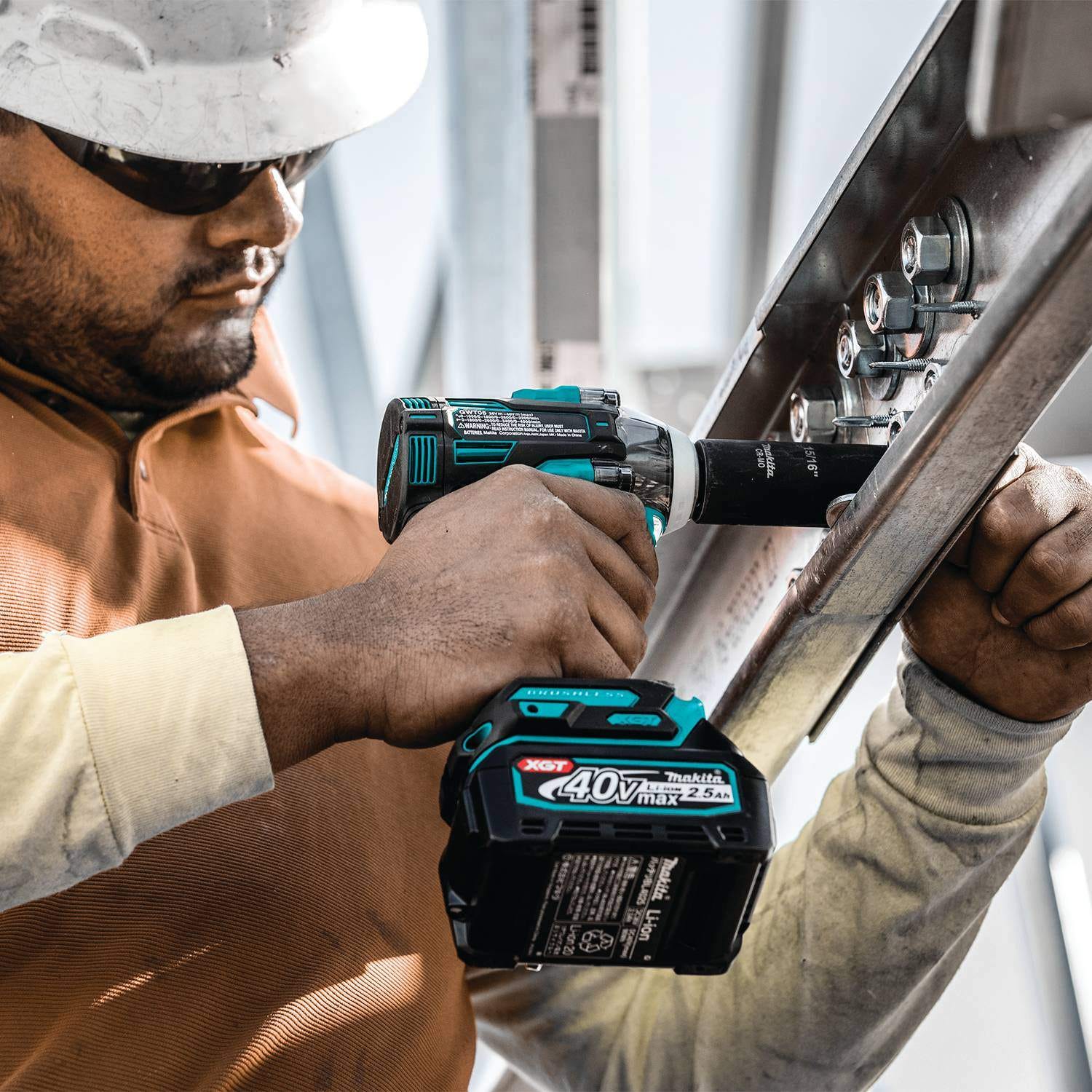 Makita GWT05D 40V max XGT Brushless Cordless 4-Speed 1/2" Sq. Drive Impact Wrench Kit w/ Detent Anvil (2.5Ah)