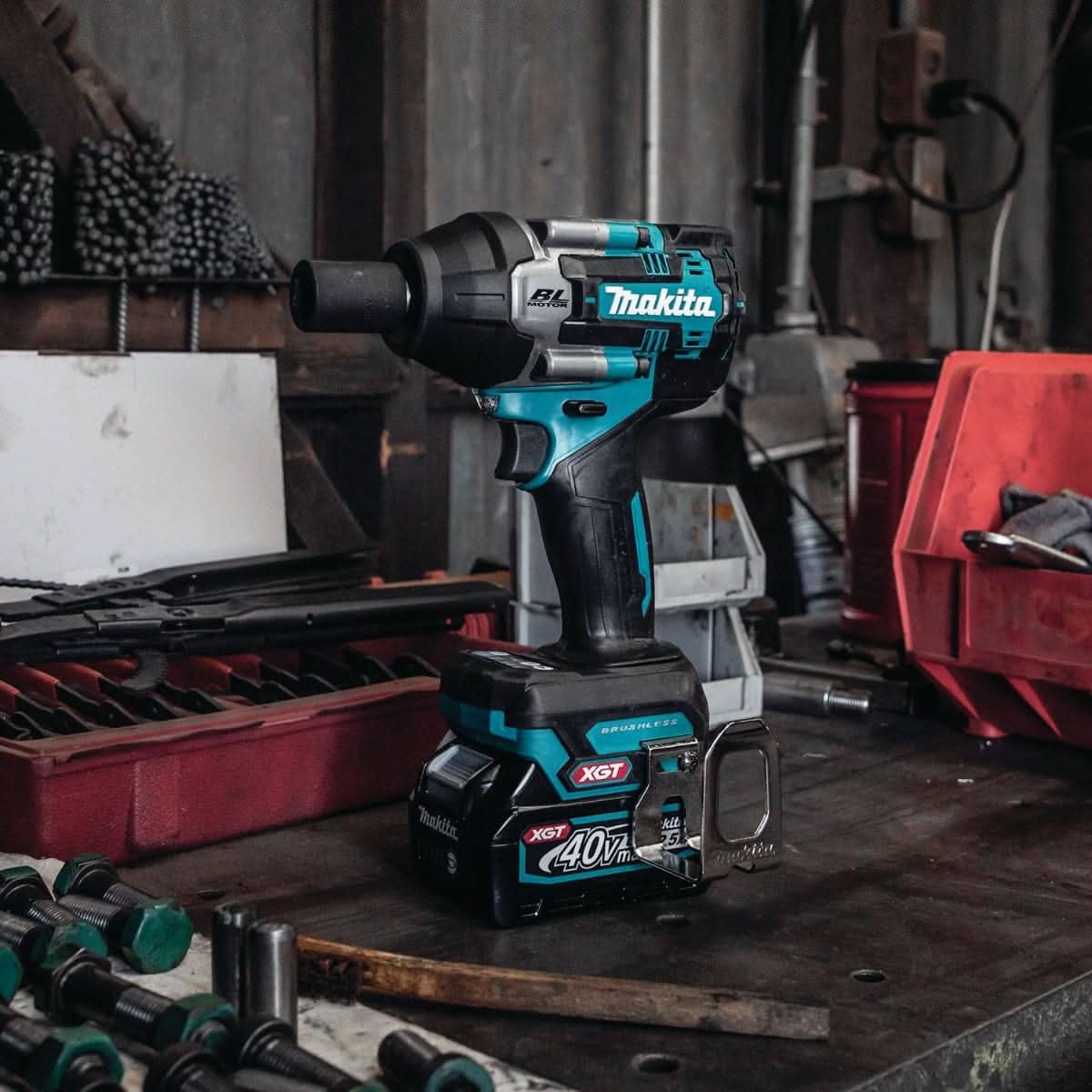 Makita GWT07D 40V max XGT Brushless Cordless 4-Speed Mid-Torque 1/2" Sq. Drive Impact Wrench Kit w/ Friction Ring Anvil (2.5Ah)