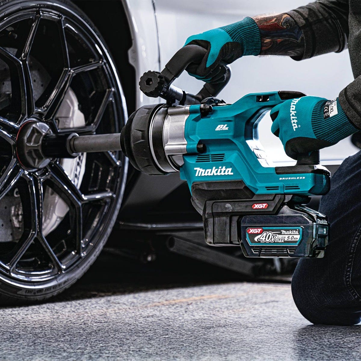 Makita GWT10T 40V max XGT Brushless 4-Speed High-Torque 1 in. Sq. Drive D-Handle Extended Anvil Impact Wrench 5.0Ah Kit (Friction Ring)