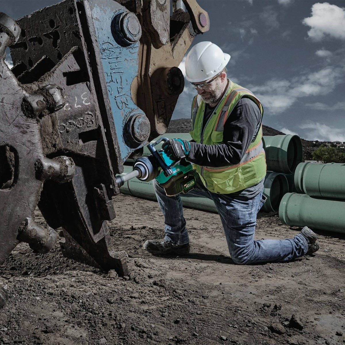 Makita GWT10T 40V max XGT Brushless 4-Speed High-Torque 1 in. Sq. Drive D-Handle Extended Anvil Impact Wrench 5.0Ah Kit (Friction Ring)