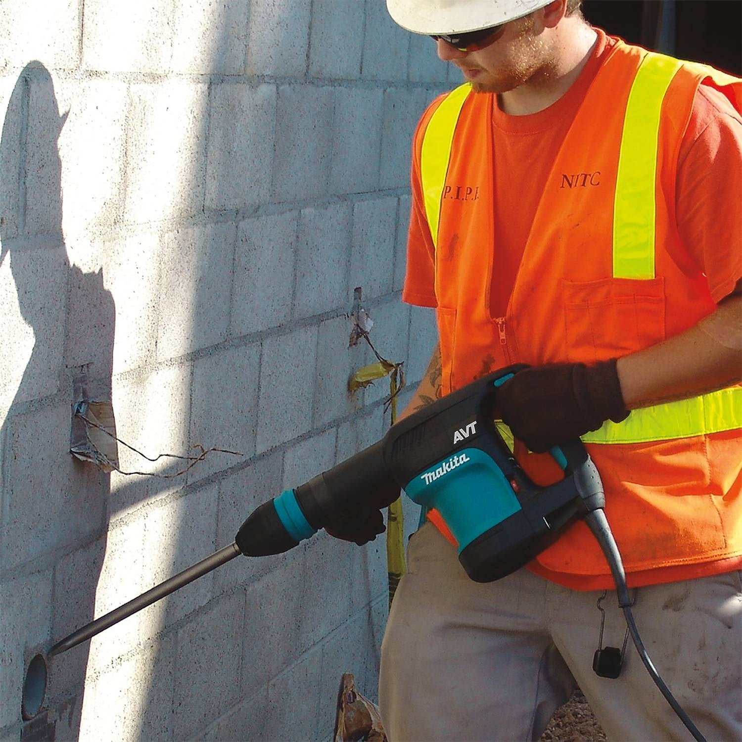 Makita HM0871C 12 lb. SDS-MAX AVT Demolition Hammer