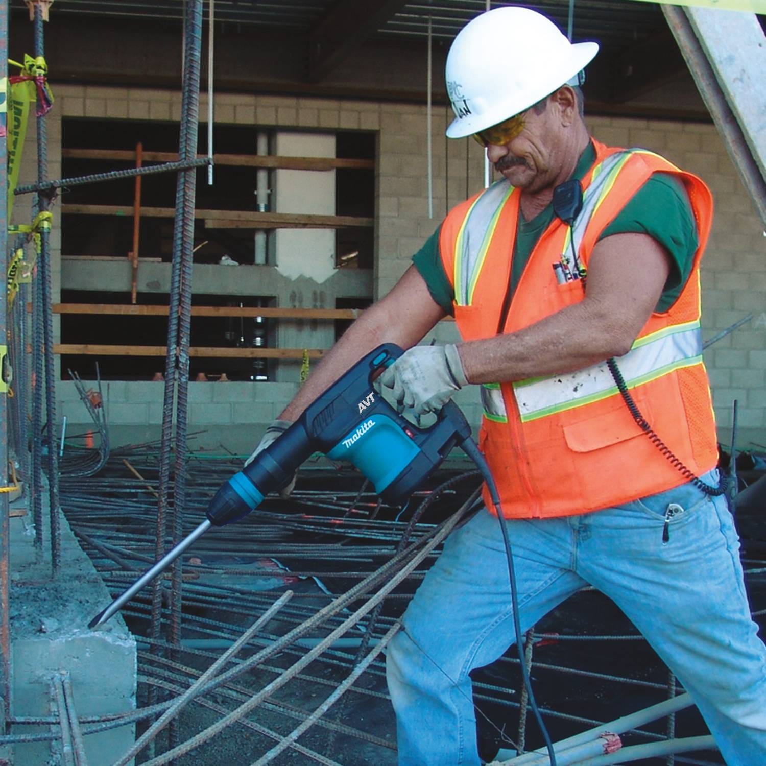 Makita HM0871C 12 lb. SDS-MAX AVT Demolition Hammer