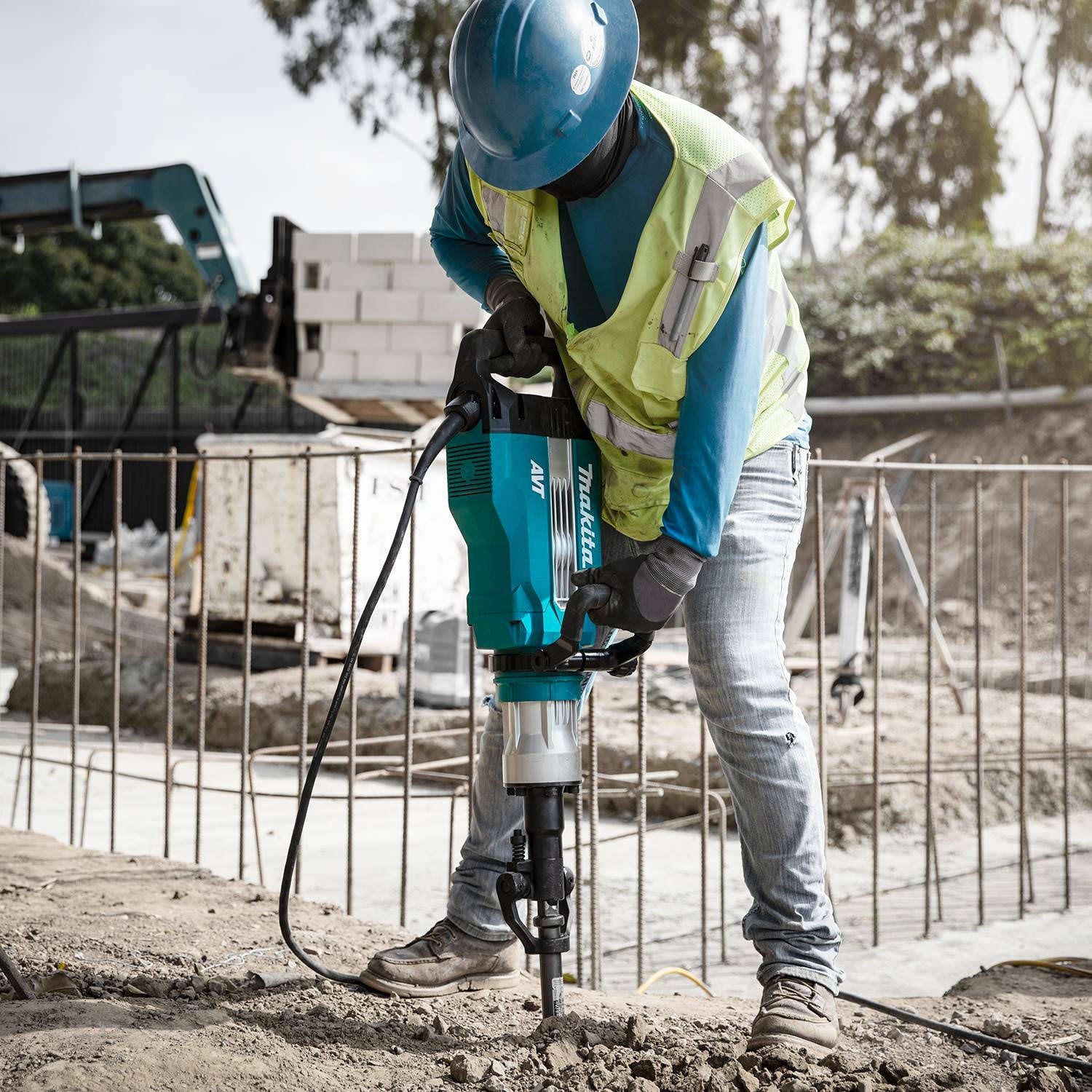 Makita HM1512 45 lb. AVT Demolition Hammer, accepts 1-1/8" Hex bits