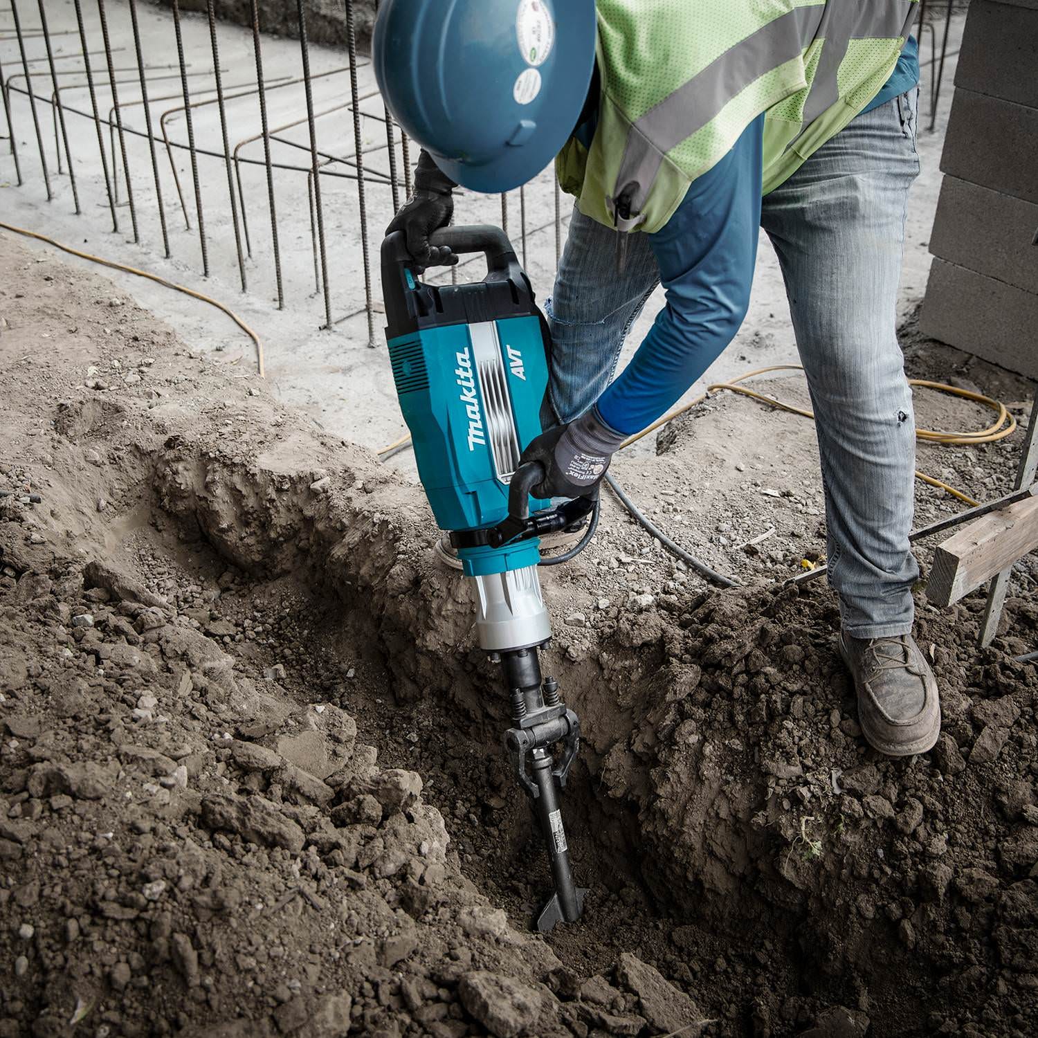 Makita HM1512 45 lb. AVT Demolition Hammer, accepts 1-1/8" Hex bits