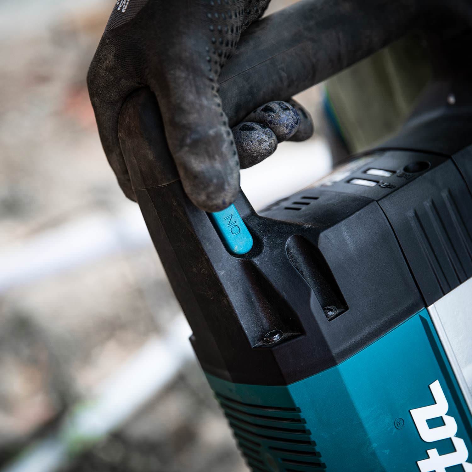 Makita HM1512 45 lb. AVT Demolition Hammer, accepts 1-1/8" Hex bits