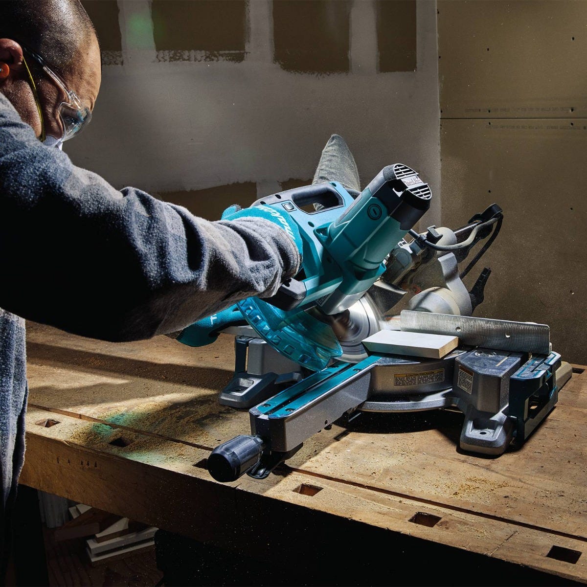 Makita LS0816F 8-1/2" Slide Compound Miter Saw