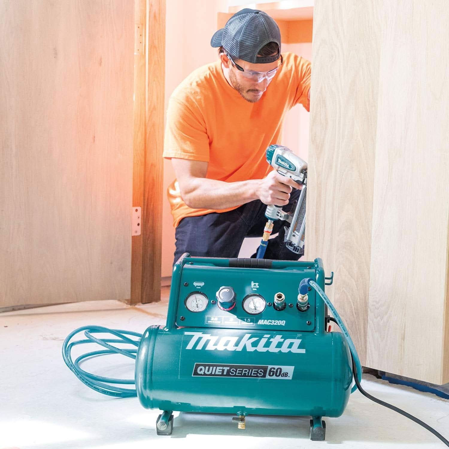 Makita MAC320Q Quiet Series 1-1/2 HP, 3 Gallon, Oil-Free, Electric