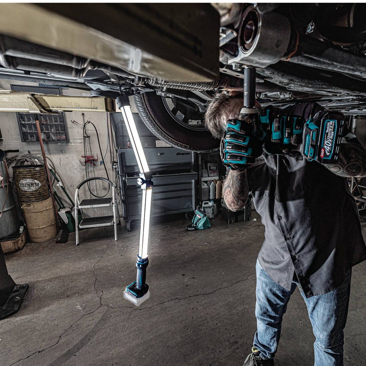 Makita ML012G 40V max XGT Cordless LED Underhood Work Light, Light Only